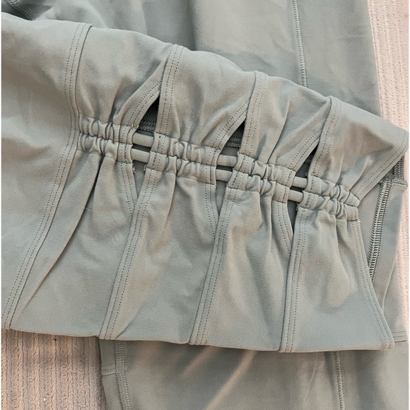 Athleta salutation leggings - Picture 3 of 7